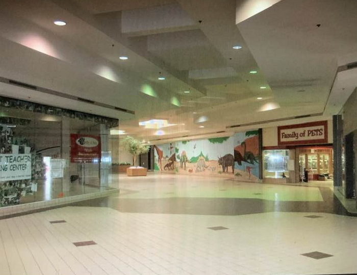 Summit Place Mall (Pontiac Mall) - Vintage Photo (newer photo)